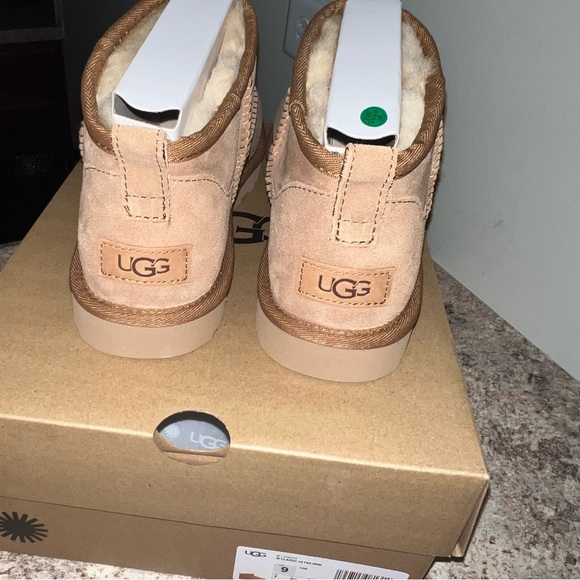 Uggs Women’s Classic Ultra Mini Ankle Boot, Chestnut 9w US- BRAND NEW - Picture 4 of 6